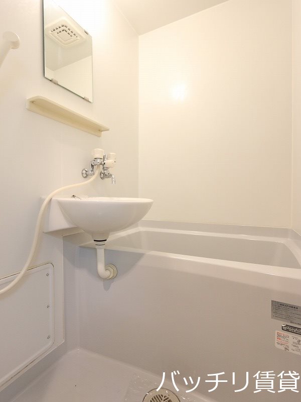 バス・シャワールーム　同型タイプの為、現状を優先致します。