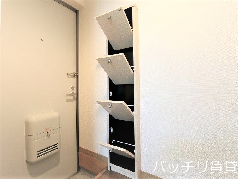 玄関　同型タイプの為、現状を優先致します。