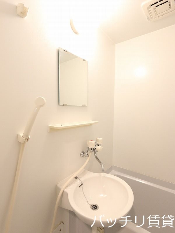 洗面設備　同型タイプの為、現状を優先致します。