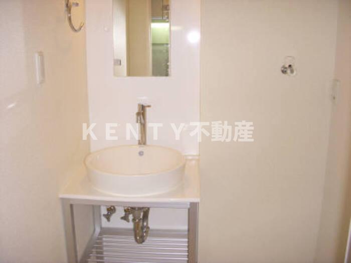 洗面設備　ゆったりとスペースのある洗面所