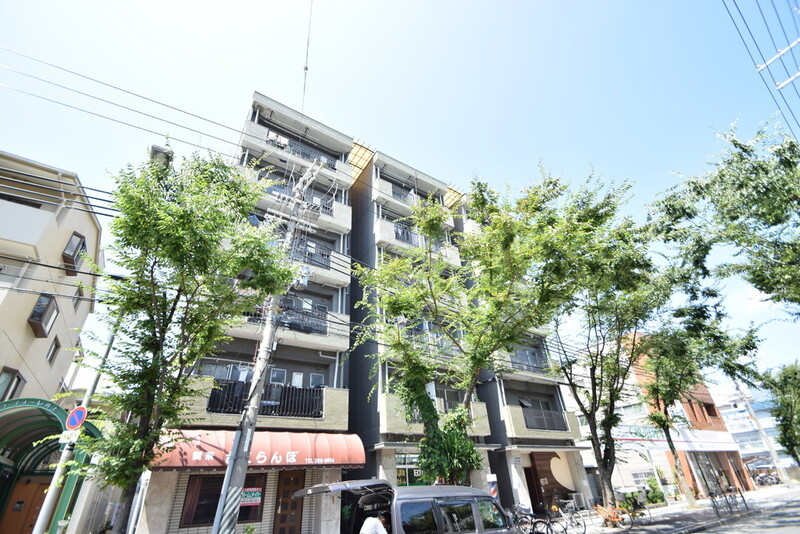 建物外観　綺麗な街並みの外観