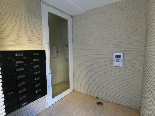 ロビー　オートロック付エントランス