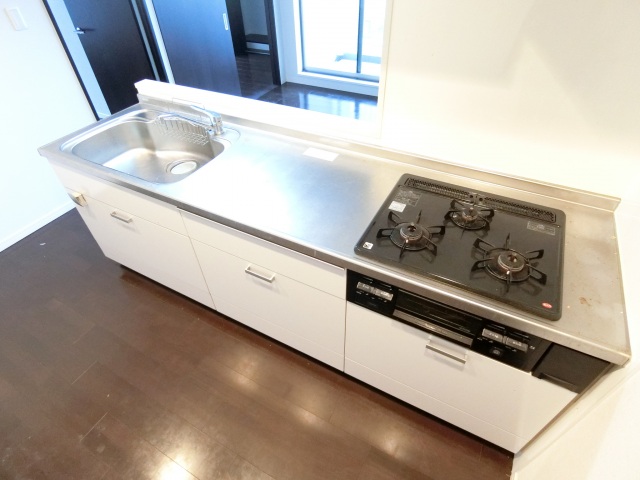 キッチン　3口ガスシステムキッチン