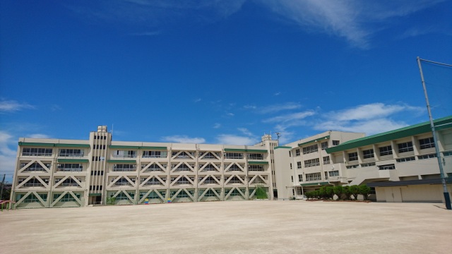 小学校　茨木市立中津小学校（小学校）まで733m