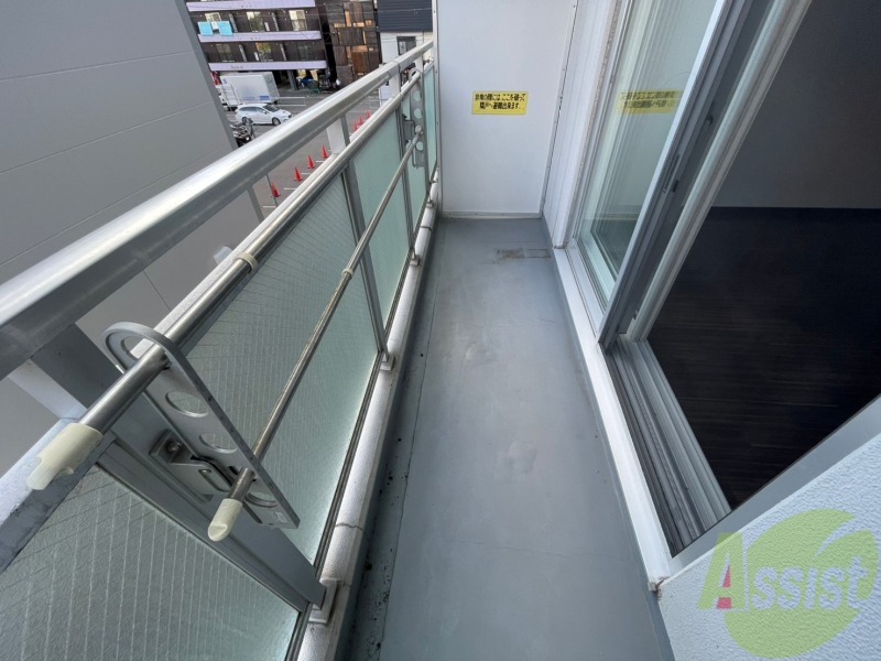 バルコニー　バルコニーは幅があり、広い印象を受けました。