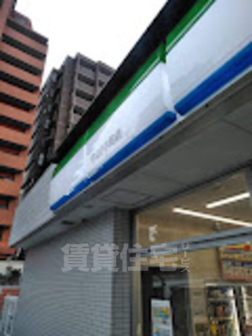 コンビニ　ファミリーマート　守山小六町（コンビニ）まで131m