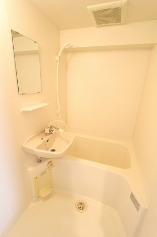 バス・シャワールーム　同物件の参考写真です。