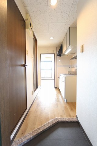 玄関　同物件の参考写真です。