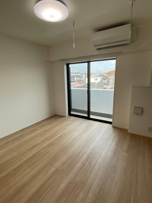 居室・リビング　☆明るい洋室☆