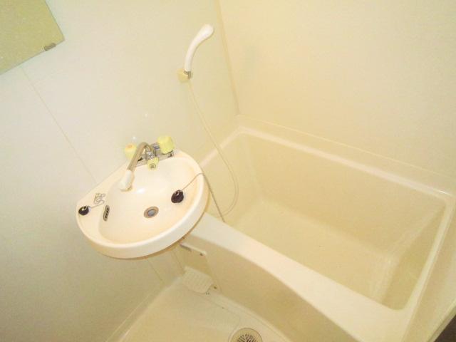 バス・シャワールーム　ゆったりできるバスルーム