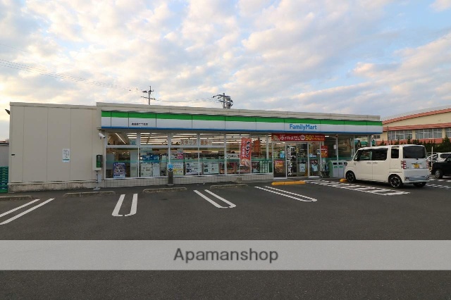 コンビニ　ファミリーマート（コンビニ）まで86m