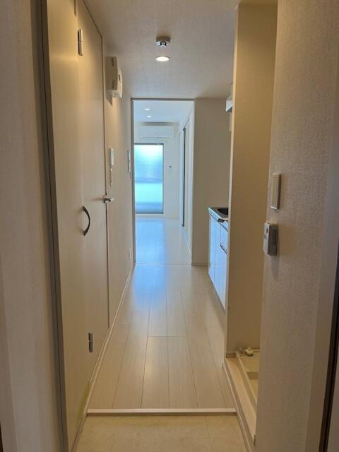 玄関　同建物別部屋の写真となります。