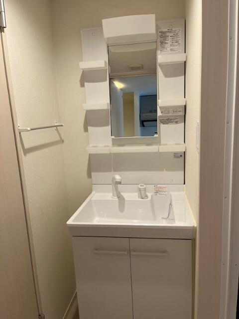 洗面設備　同建物別部屋の写真となります。