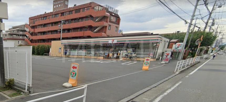 コンビニ　セブンイレブン大和上草柳7丁目店（コンビニ）まで300m