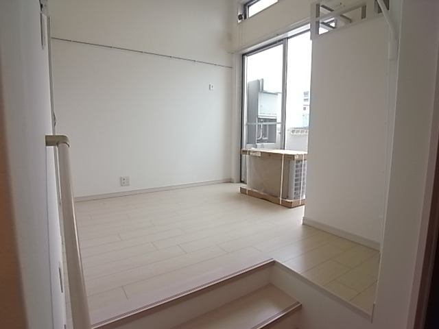 居室・リビング　白を基調にした室内