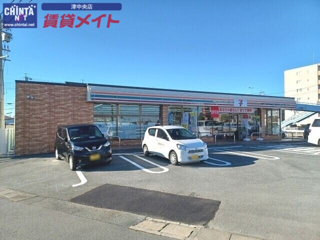 コンビニ　セブンイレブン津市上浜町3丁目店（コンビニ）まで722m