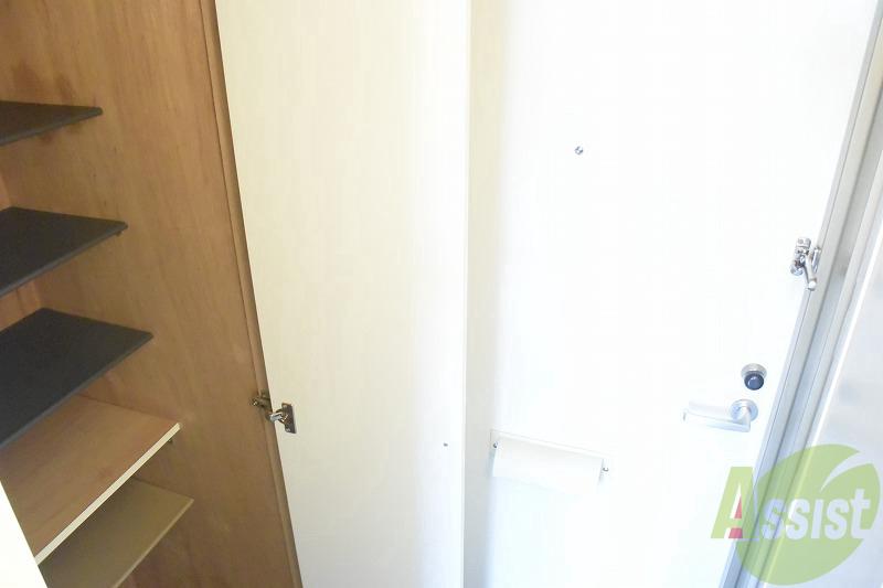 玄関　玄関には靴箱がついております！！