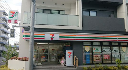 コンビニ　セブンイレブン墨田横川５丁目店（コンビニ）まで557m