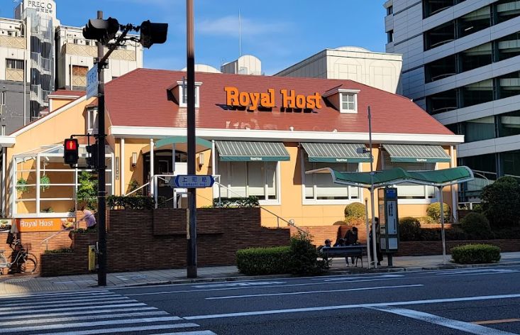 飲食店　ロイヤルホスト上本町店（飲食店）まで596m