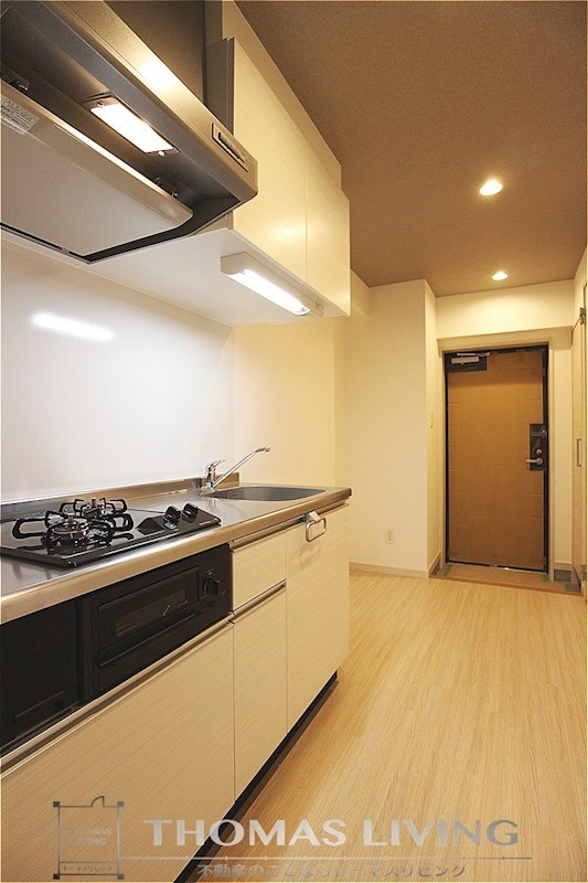 キッチン　キッチン横に広いスペースがあり、冷蔵庫や食器棚が置けます。