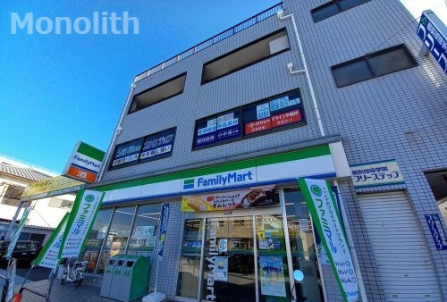 コンビニ　ファミリーマート 久米田駅前店（コンビニ）まで384m