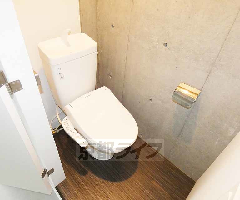 トイレ　ウォシュレット付きです。