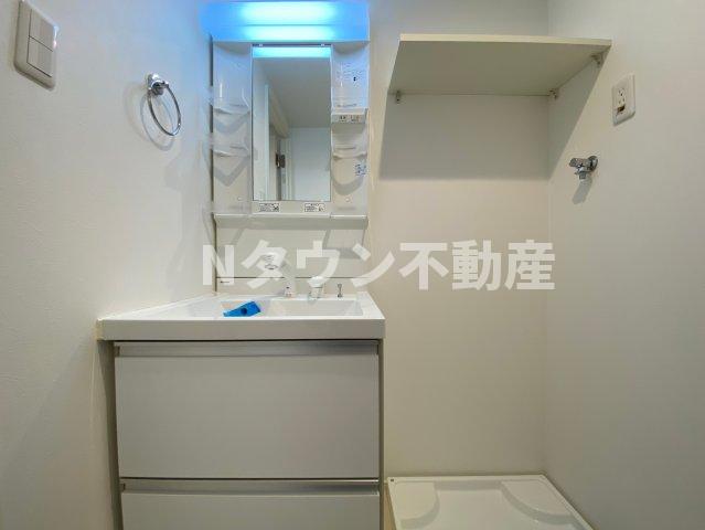 洗面設備　独立洗面台です