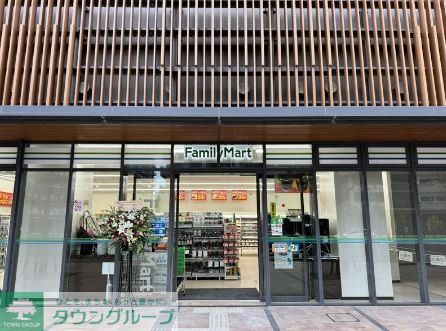 コンビニ　ファミリーマート　HARUMI FLAG店（コンビニ）まで40m