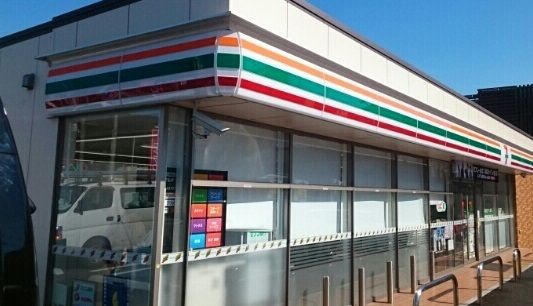 コンビニ　セブンイレブン（コンビニ）まで230m