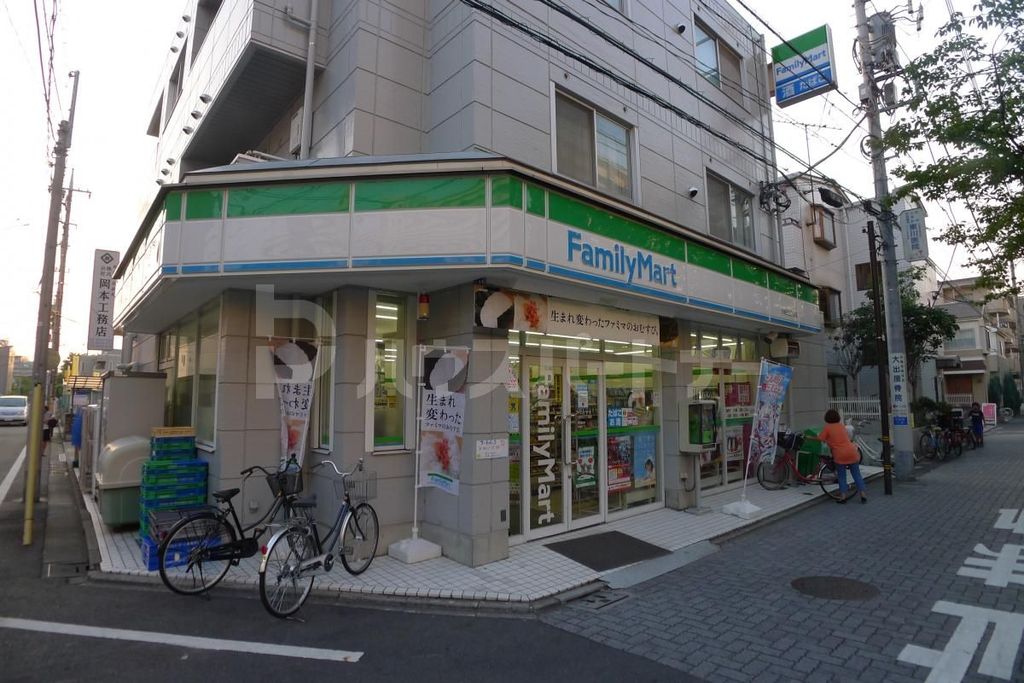 コンビニ　ファミリーマート大谷田3丁目店（コンビニ）まで130m