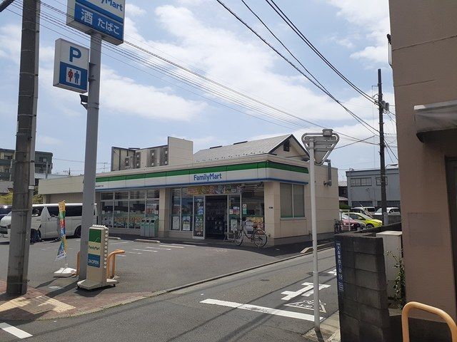 コンビニ　ファミリーマート（コンビニ）まで315m