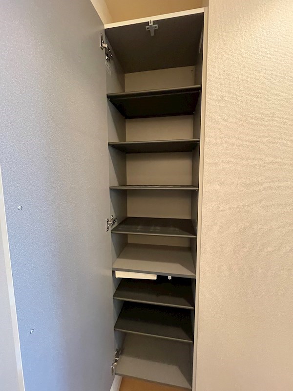 玄関　玄関収納あり