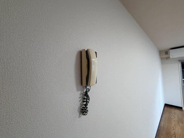 セキュリティ　来訪者の確認ができるインターホン付