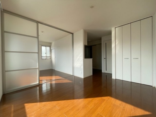 居室・リビング　同物件別号室の写真です。