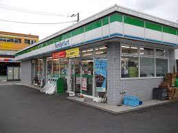 コンビニ　ファミリーマート 新山下店（コンビニ）まで351m