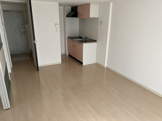 居室・リビング　エアコン・照明付きの洋室です♪