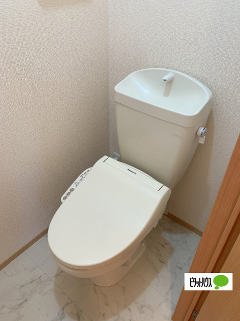 トイレ　温水洗浄暖房便座