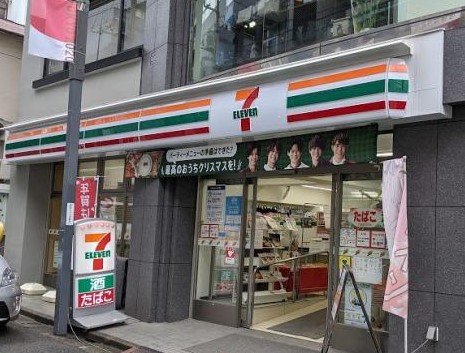 コンビニ　セブンイレブン 代々木千駄ヶ谷4丁目店（コンビニ）まで74m