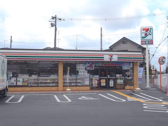 コンビニ　セブンイレブン鴻巣宮前原店（コンビニ）まで330m