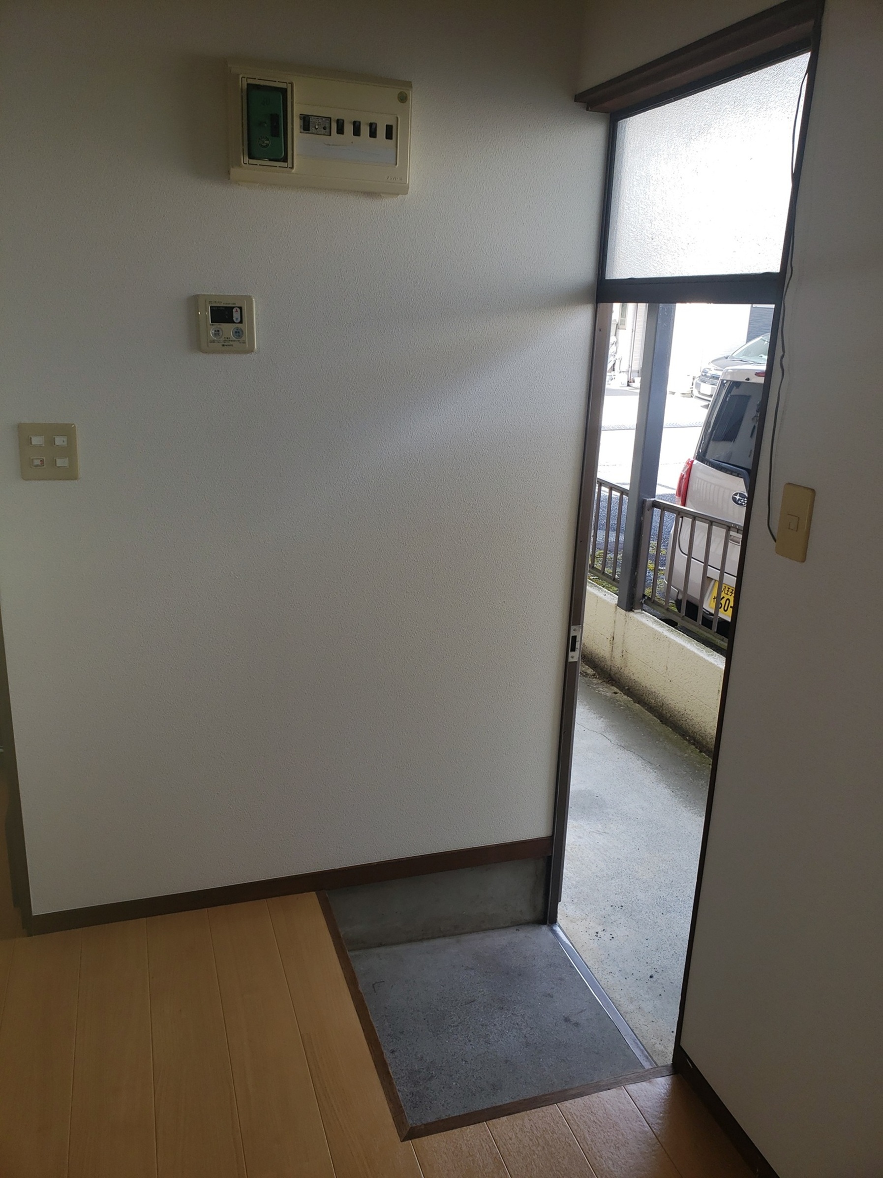 ハイツ神山1号棟の玄関写真
