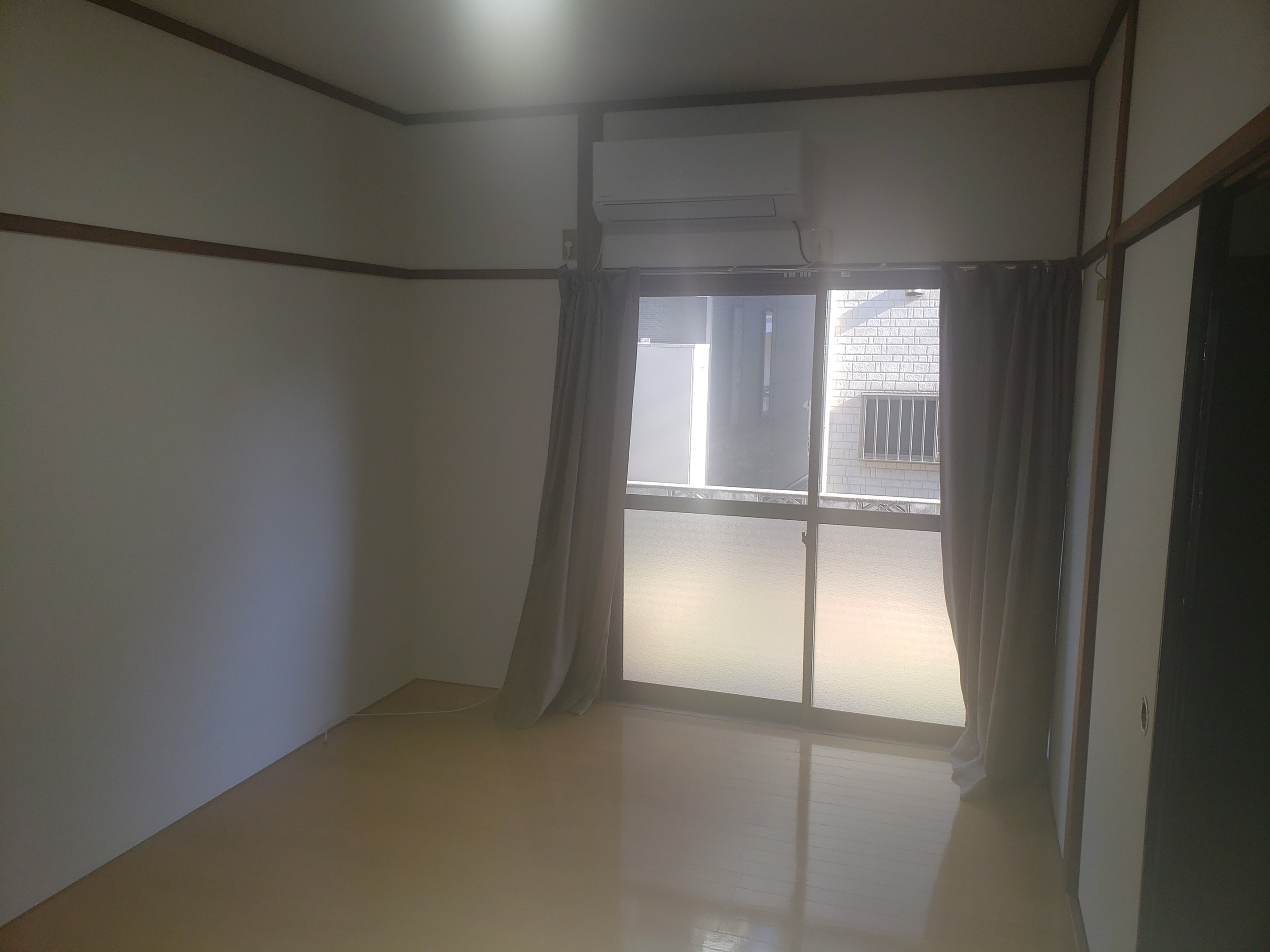 ハイツ神山1号棟の居間写真