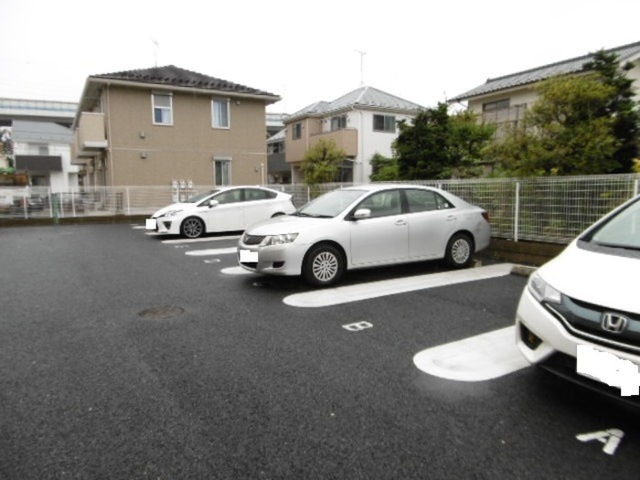 駐車場　敷地内駐車場（空きは要確認）