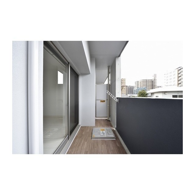 バルコニー　※別部屋写真、現況優先