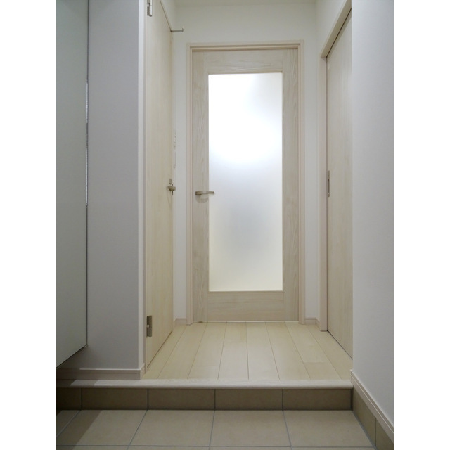 玄関　※別部屋写真、現況優先