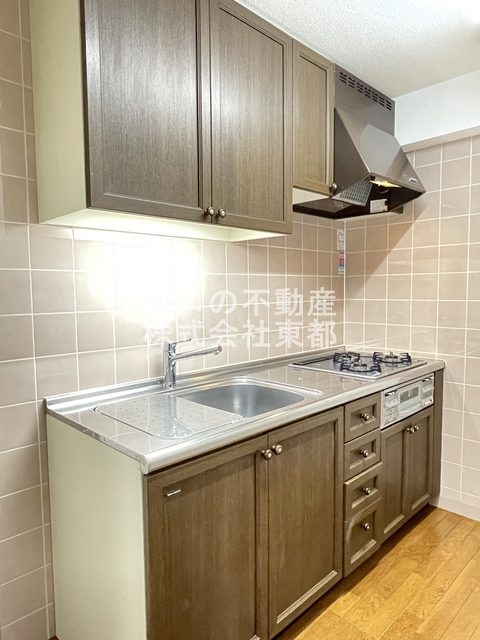 キッチン　お料理好きにはオススメのグリル付３口システムキッチン設置済♪