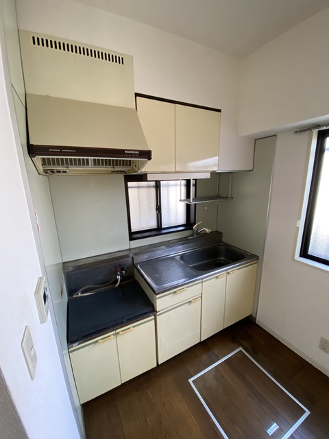 キッチン　２口コンロ設置可能で自炊も大丈夫ですね。