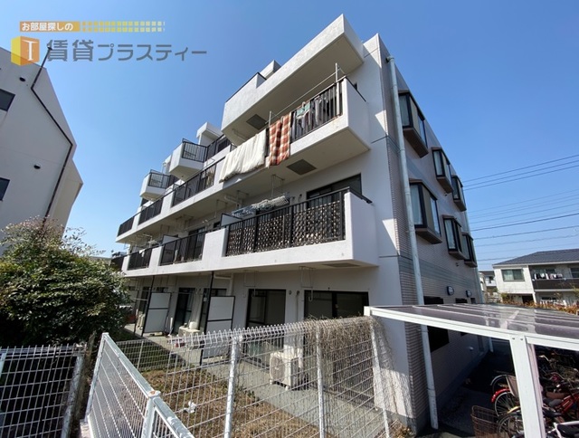 建物外観　洗濯物も良く乾きそうですね。