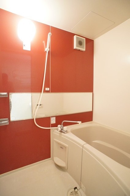 バス・シャワールーム　追焚機能付、入浴時間が過ぎても安心です♪