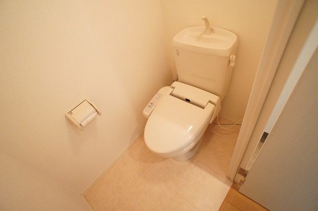 トイレ　あるとうれしい洗浄便座付トイレ！清潔感を保てます♪