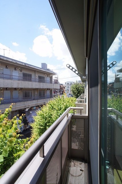 バルコニー　バルコニー付！お天気のいい日は洗濯物も気持ちよく干せますね！